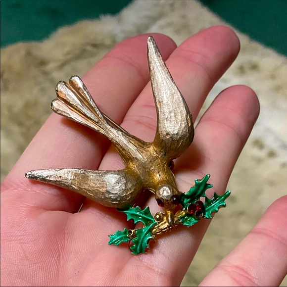 Gold Vintage Christmas Dove Brooch - Picture 3 of 5